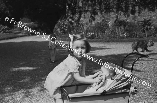 MARY PATRICIA & JENNIFER CRONIN AT THE GLEN COBH